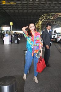 bigg boss winner and actress Tejasswi Prakash cute in a colorful attire