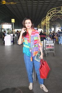 bigg boss winner and actress Tejasswi Prakash cute in a colorful attire