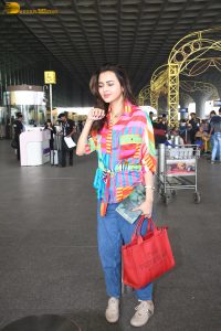 bigg boss winner and actress Tejasswi Prakash cute in a colorful attire