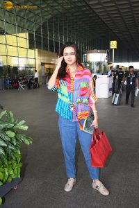 bigg boss winner and actress Tejasswi Prakash cute in a colorful attire