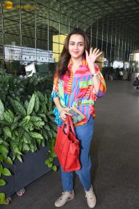 bigg boss winner and actress Tejasswi Prakash cute in a colorful attire