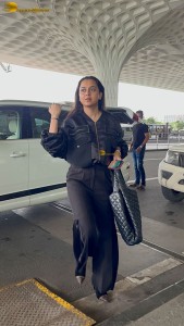 actress Tejasswi Prakash chic look in black at mumbai airport