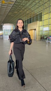 actress Tejasswi Prakash chic look in black at mumbai airport