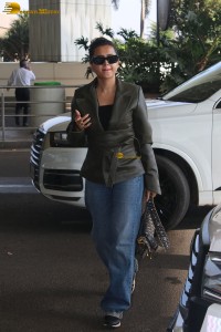 tejasswi prakash fashionable looks at mumbai airport