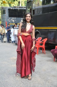 Tiger Nageswara Rao team Ravi Teja, Nupur Sanon, and Gayatri Bhardwaj on the sets of India’s Got Talent