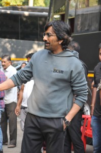 Tiger Nageswara Rao team Ravi Teja, Nupur Sanon, and Gayatri Bhardwaj on the sets of India’s Got Talent