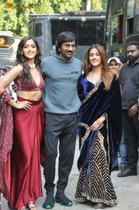 Tiger Nageswara Rao team Ravi Teja, Nupur Sanon, and Gayatri Bhardwaj on the sets of India’s Got Talent