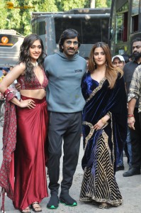 Tiger Nageswara Rao team Ravi Teja, Nupur Sanon, and Gayatri Bhardwaj on the sets of India’s Got Talent