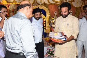 Tiger Nageswara Rao movie launch attended by Ravi Teja, Nupur Sanon, Chiranjeevi, and Minister Kishan Reddy