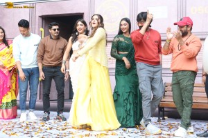 Tiger Nageswara Rao Trailer Launch attended by Ravi Teja, Nupur Sanon, Gayatri Bhardwaj, and Renu Desai
