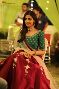 actress tina shilparaj in a traditional attire