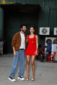 Kartik Aaryan and Ananya Panday promote Tu Meri Main Tera Main Tera Tu Meri