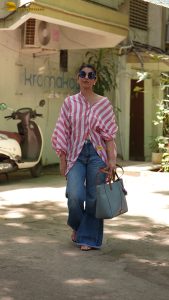 akshay kumar’s wife and bollywood actress twinkle khanna sexy in a pink striped shirt