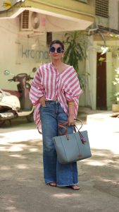 akshay kumar’s wife and bollywood actress twinkle khanna sexy in a pink striped shirt