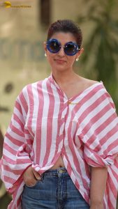 akshay kumar’s wife and bollywood actress twinkle khanna sexy in a pink striped shirt