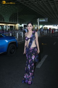 actress urji javed hot looks in a revealing saree at airport
