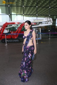 actress urji javed hot looks in a revealing saree at airport