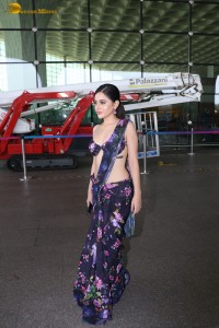 actress urji javed hot looks in a revealing saree at airport