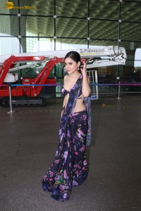 actress urji javed hot looks in a revealing saree at airport