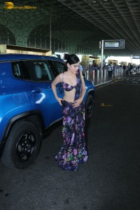 actress urji javed hot looks in a revealing saree at airport