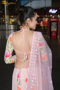 actress urfi javed in a pink salwar kameez at mumbai airport