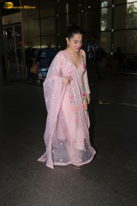 actress urfi javed in a pink salwar kameez at mumbai airport