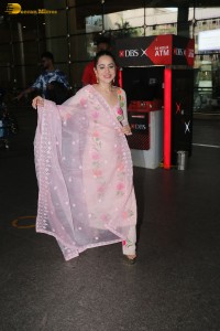 actress urfi javed in a pink salwar kameez at mumbai airport