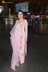 actress urfi javed in a pink salwar kameez at mumbai airport