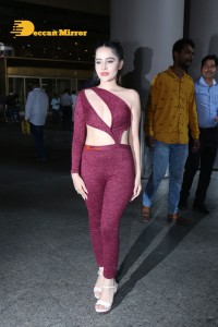 Urfi Javed in a crimson color dress shows off glamour at Airport