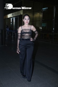 Urfi Javed in a rare black dress at Mumbai airport on November 22