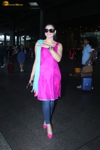 actress urvashi rautela in a pink salwar kameez cute photoshoot at airport