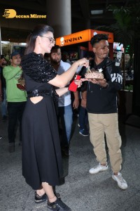 Urvashi Rautela celebrates her Birthday at Airport with Photographers