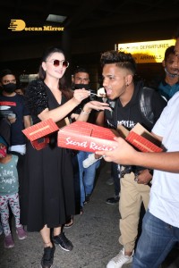 Urvashi Rautela celebrates her Birthday at Airport with Photographers