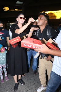 Urvashi Rautela celebrates her Birthday at Airport with Photographers