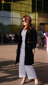actress urvashi rautela stylish looks in sunglasses