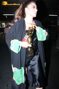Urvashi Rautela seen with her trophy at the Airport