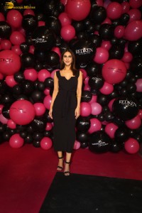 actress Vaani Kapoor in a black dress