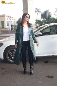 Indian actress Vaani Kapoor stylish looks at mumbai airport