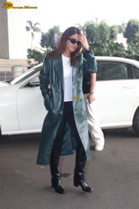 Indian actress Vaani Kapoor stylish looks at mumbai airport