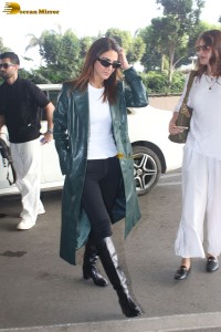 Indian actress Vaani Kapoor stylish looks at mumbai airport