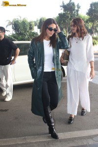 Indian actress Vaani Kapoor stylish looks at mumbai airport