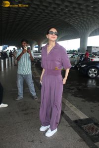 actress vaani kapoor stylish in purple dress at airport