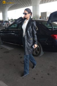 actress Vaani Kapoor spotted at mumbai airport