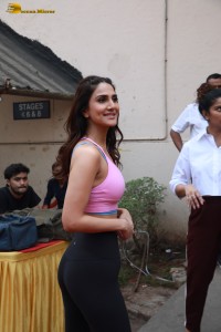 actress Vaani Kapoor red-hot looks in a pink top