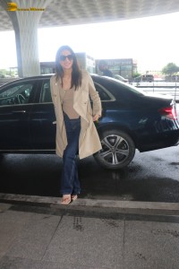 actress Vaani Kapoor stylish in a brown overcoat