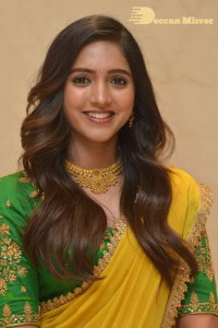 Telugu Actress Vaishali Raj dressed in Half Saree at her new movie Kanabadutaledu event