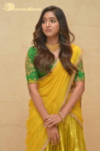 Telugu Actress Vaishali Raj dressed in Half Saree at her new movie Kanabadutaledu event