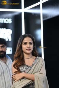 actress vaishnavi chaitanya pretty in salwar dress