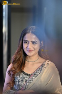 actress vaishnavi chaitanya pretty in salwar dress