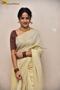 telugu actress Vaishnavi Chaitanya beautiful in a white saree